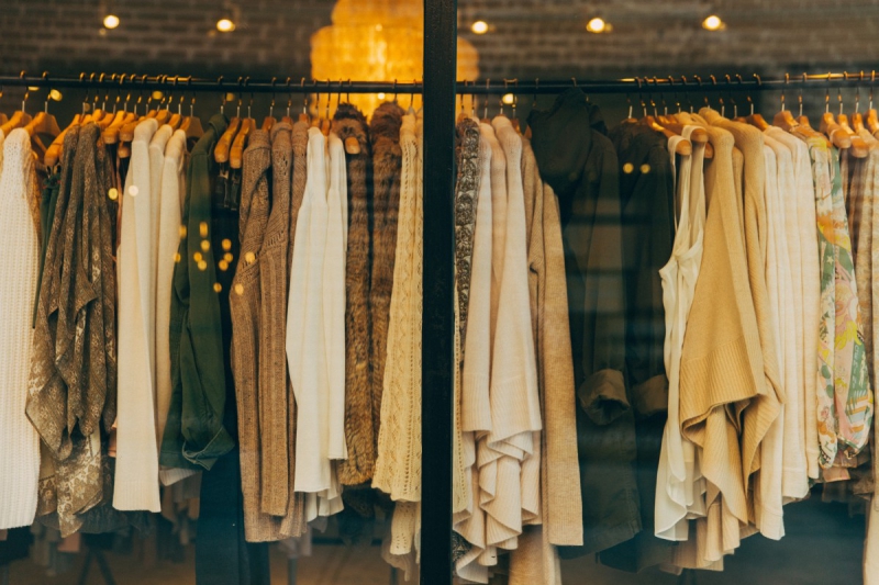 magasin-LA ROQUE ESCLAPON-min_clothe_fashion_store_shop_window_store_front-21277